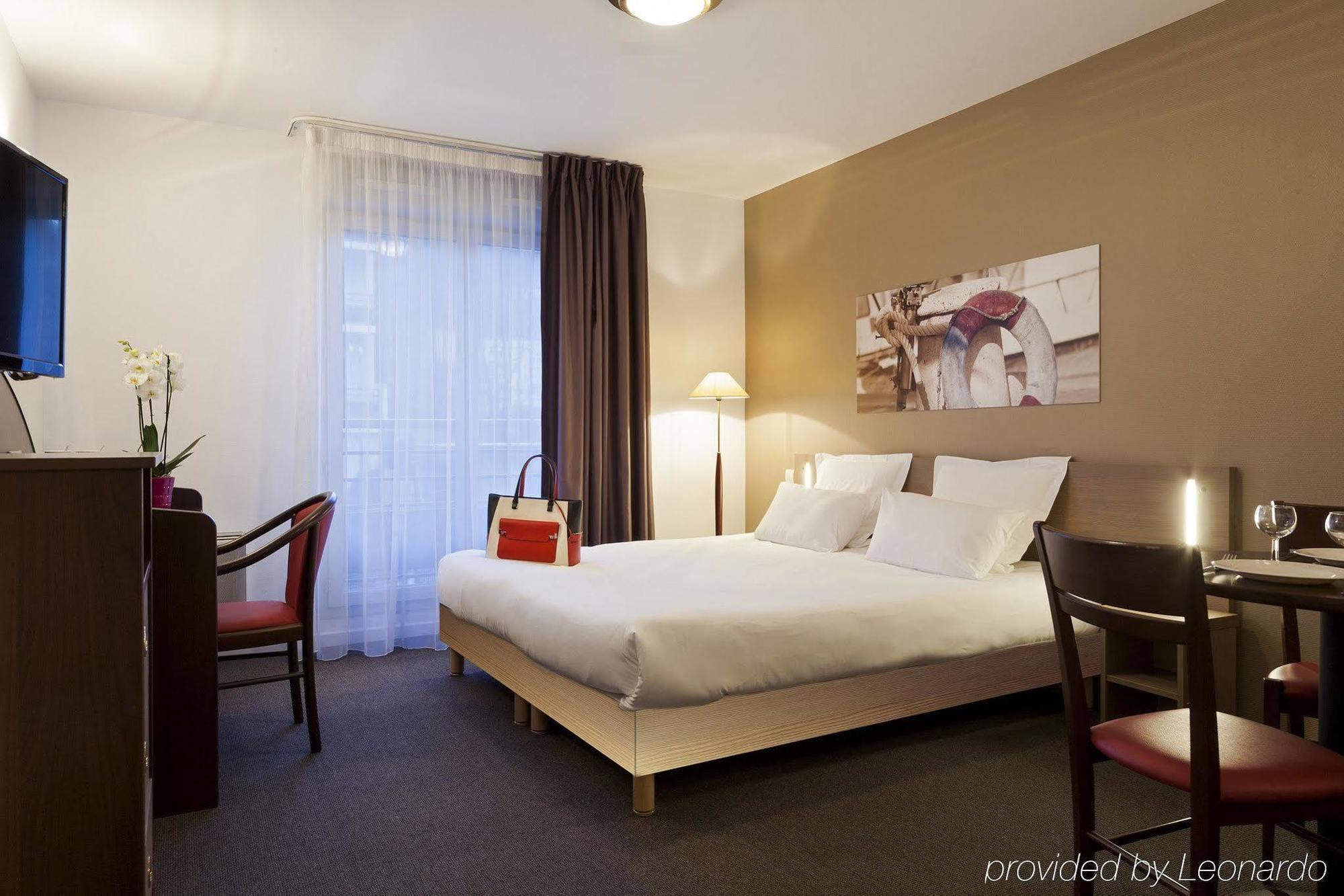 Comfort Suites Le-Port-Marly Paris Ouest Le Port-Marly Esterno foto