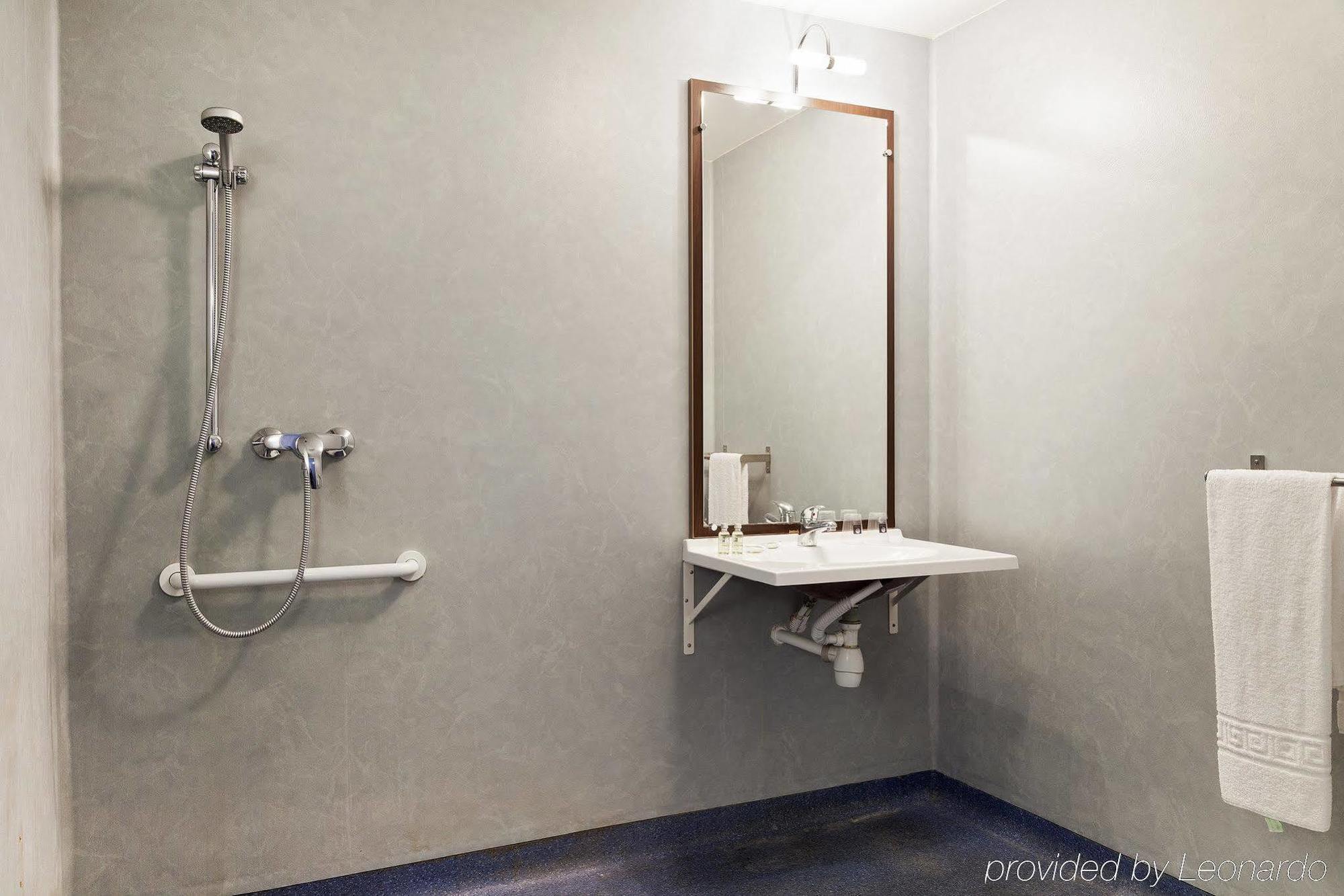 Comfort Suites Le-Port-Marly Paris Ouest Le Port-Marly Esterno foto