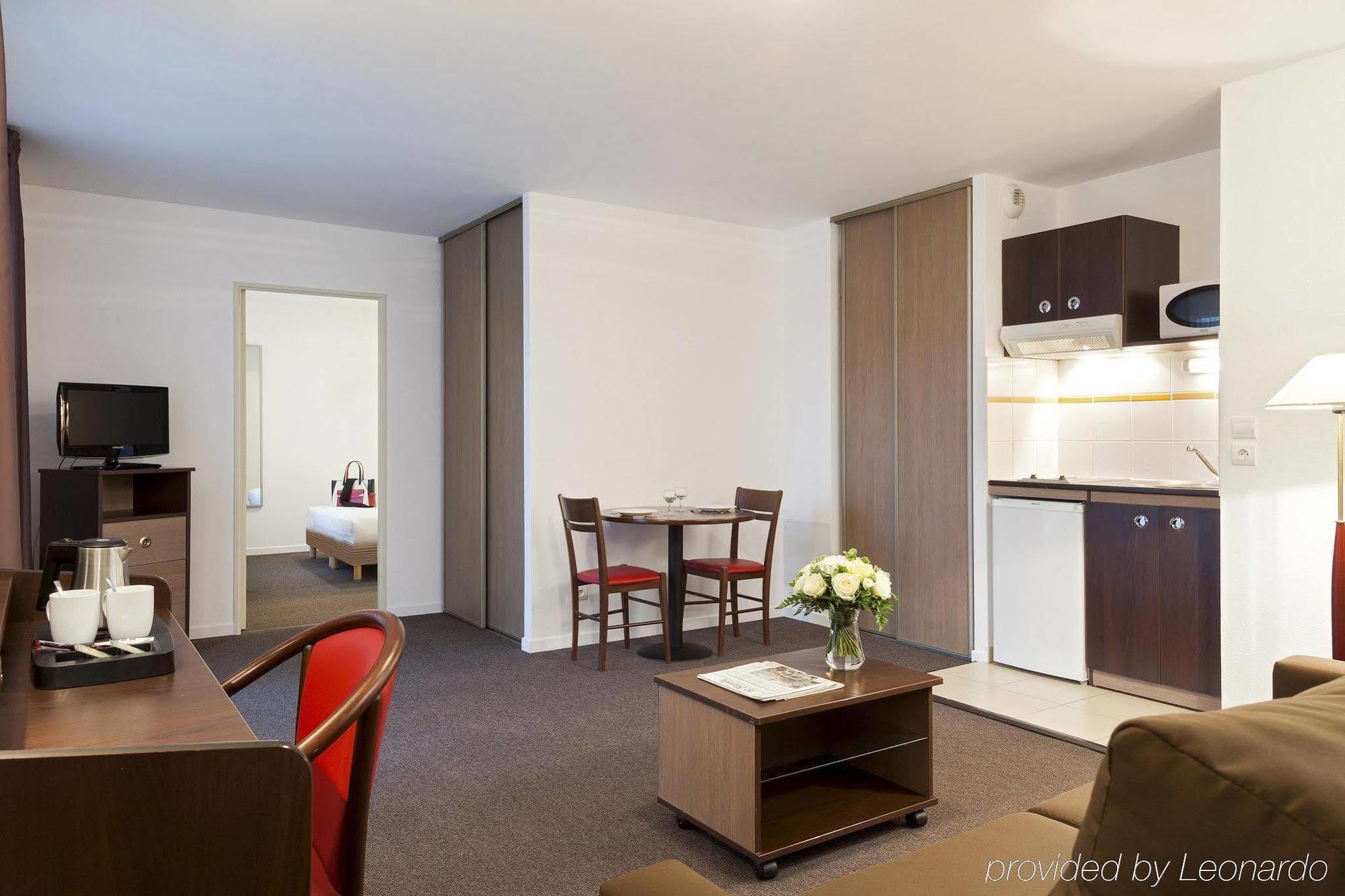 Comfort Suites Le-Port-Marly Paris Ouest Le Port-Marly Esterno foto