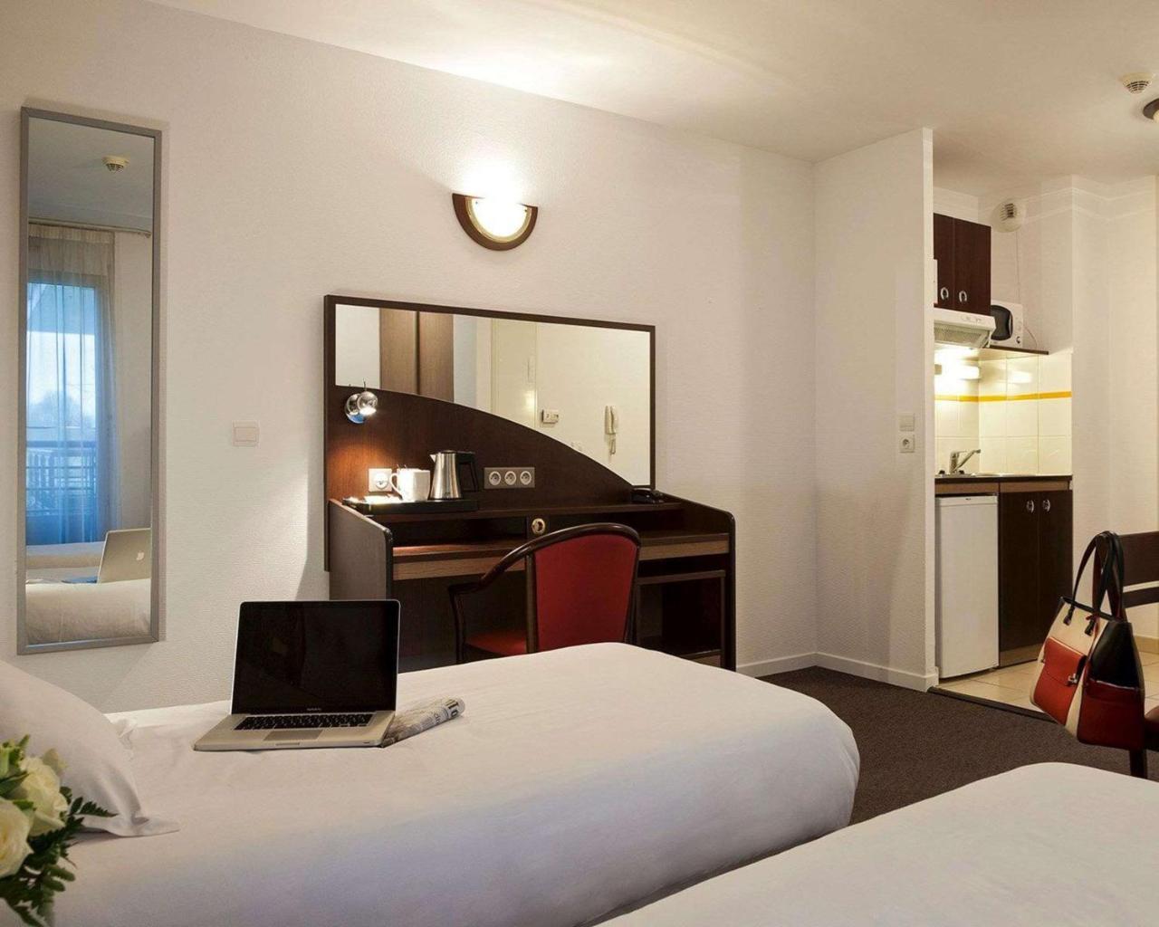 Comfort Suites Le-Port-Marly Paris Ouest Le Port-Marly Esterno foto