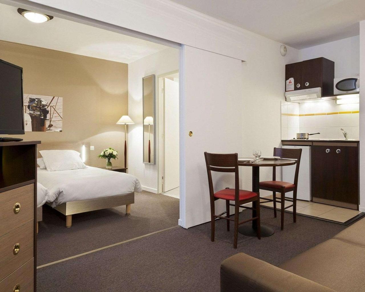 Comfort Suites Le-Port-Marly Paris Ouest Le Port-Marly Esterno foto