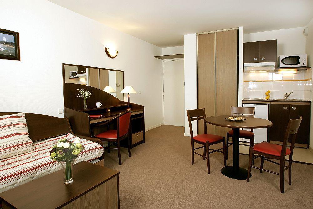 Comfort Suites Le-Port-Marly Paris Ouest Le Port-Marly Esterno foto