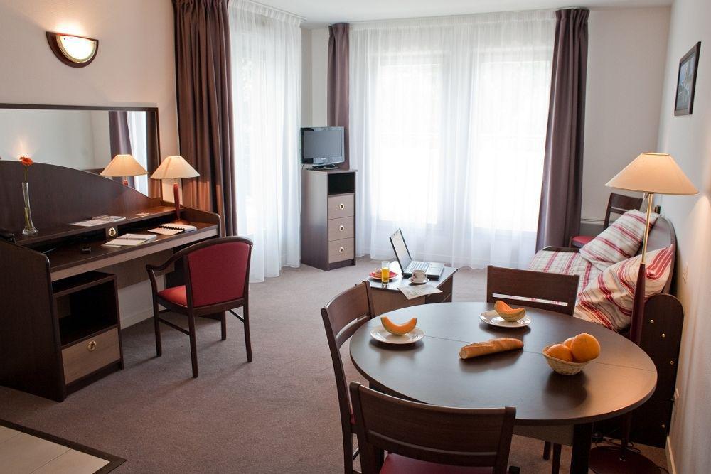 Comfort Suites Le-Port-Marly Paris Ouest Le Port-Marly Esterno foto
