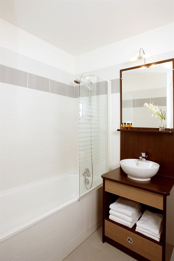 Comfort Suites Le-Port-Marly Paris Ouest Le Port-Marly Esterno foto